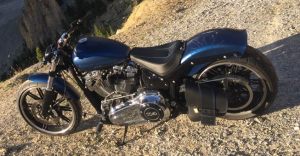 Sacoches Myleatherbikes sur Harley Breakout (2)